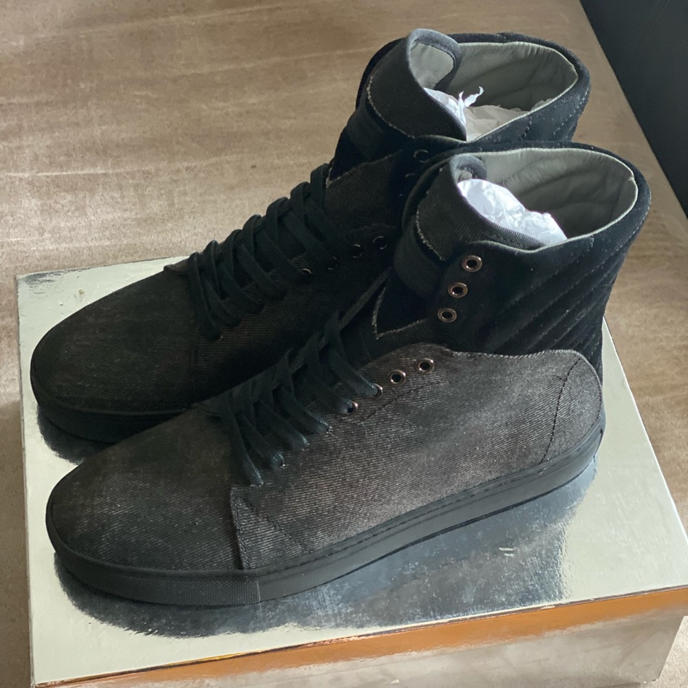 Men Size 11 Android Homme high top Grey & Black sneakers.